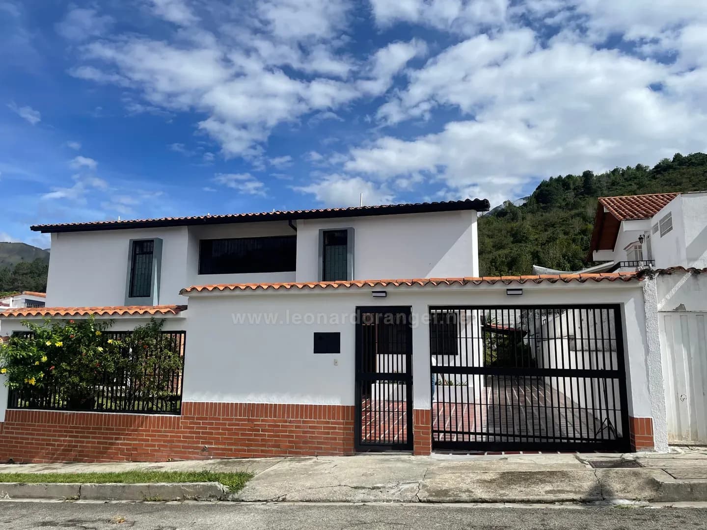 Quinta Residencial de 198 metros a Media Cuadra del Parque Beethoven, en la ciudad de Mérida
